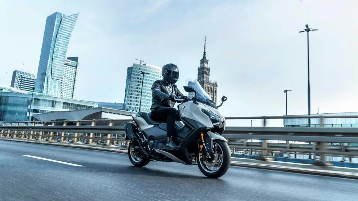 Yamaha TMax 2026, la prova: il re degli scooter sportivi alza ancora l’asticella (13)