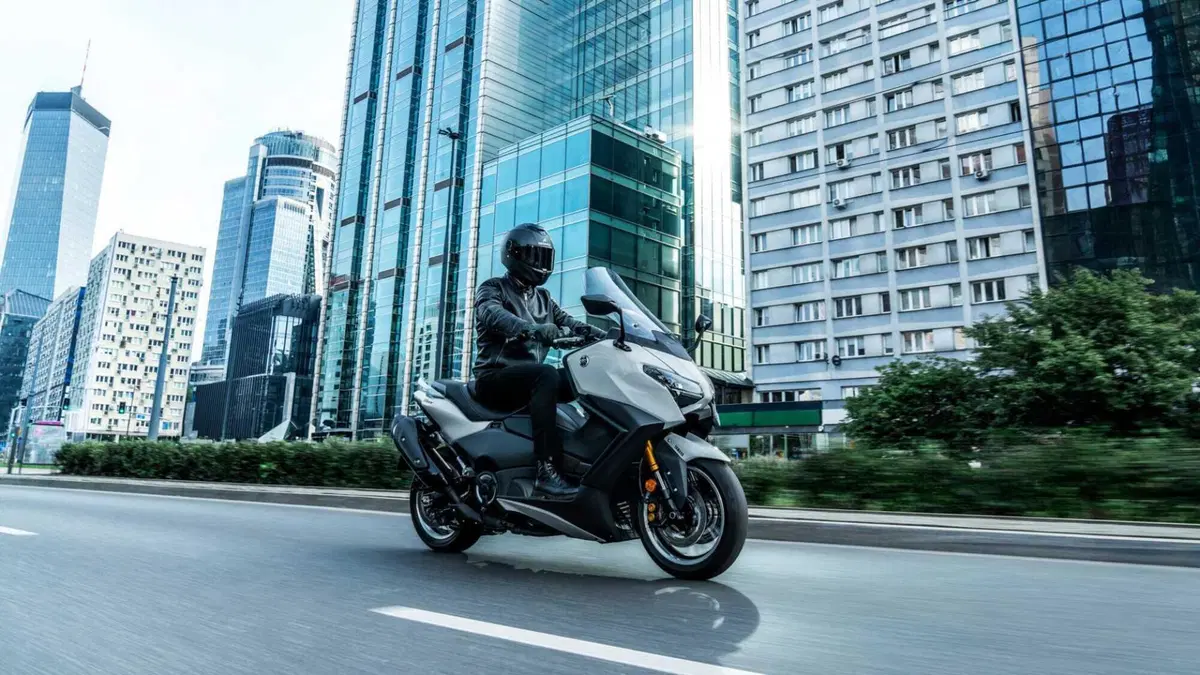 Yamaha TMax 2026, la prova: il re degli scooter sportivi alza ancora l’asticella (15)