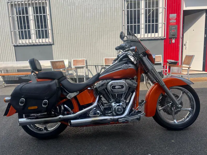 Harley-Davidson 1800 Convertible (2010 - 11) - FLSTSE (2)