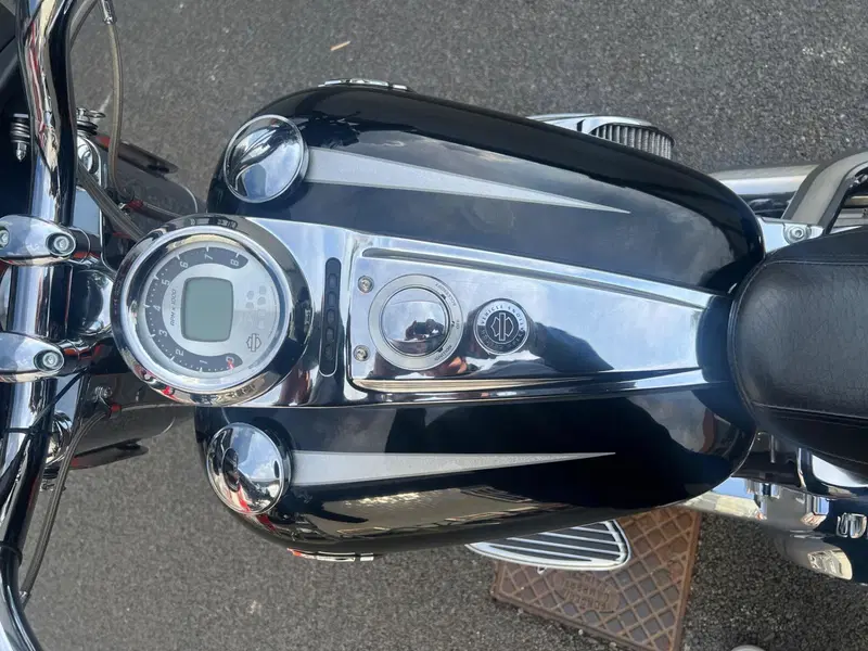 Harley-Davidson 1800 Convertible (2010 - 11) - FLSTSE (7)