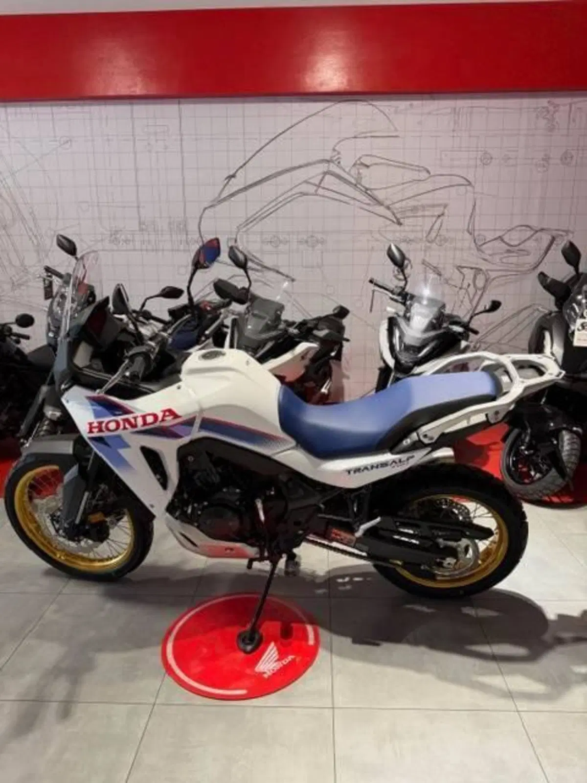 Honda Transalp XL750 (2026) (10)
