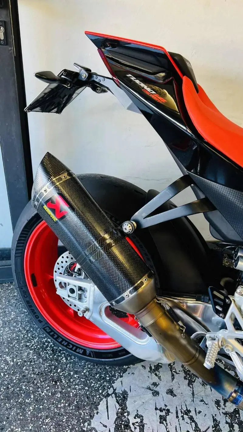 Aprilia Tuono V4 Factory (2021 - 24) (4)