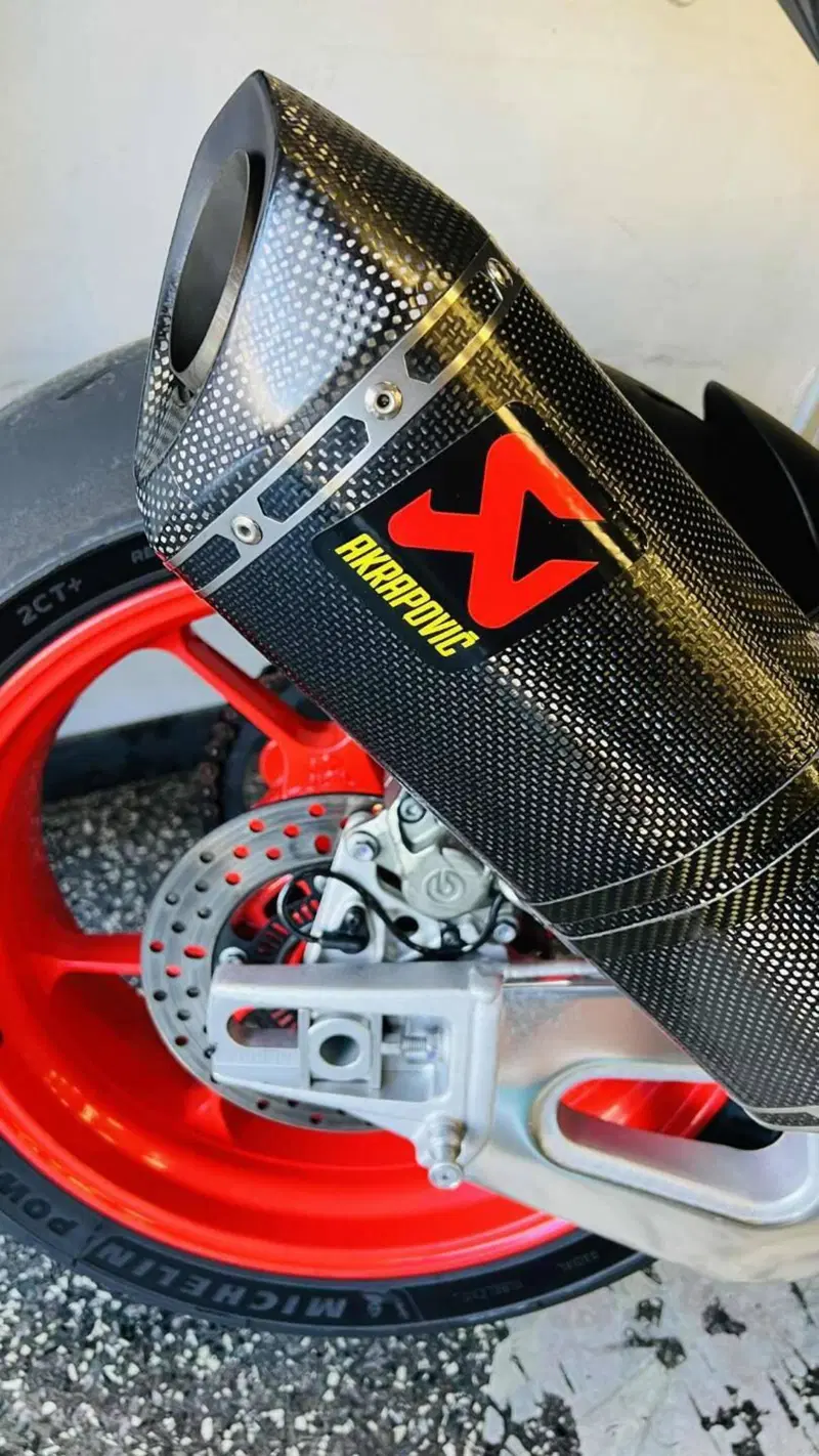 Aprilia Tuono V4 Factory (2021 - 24) (3)