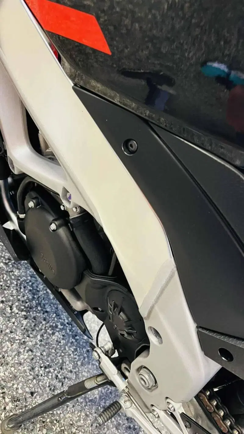Aprilia Tuono V4 Factory (2021 - 24) (10)
