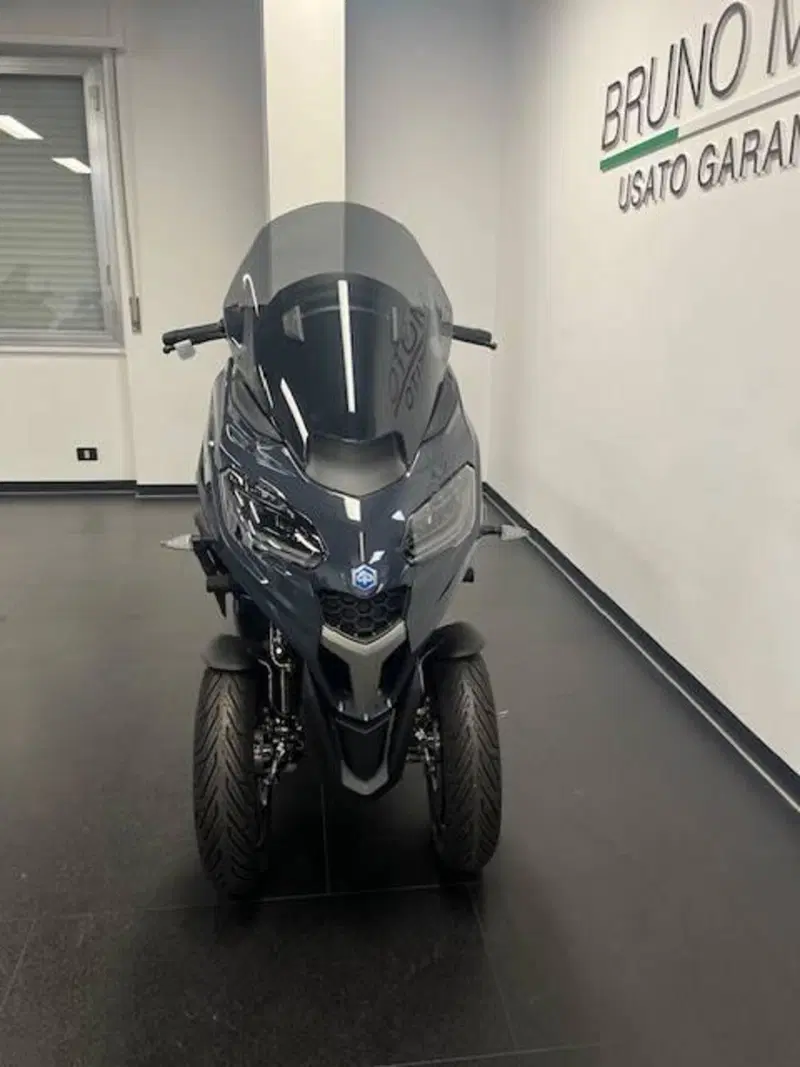 Piaggio MP3 310 (2025 - 26) (4)