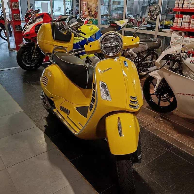 Vespa GTS 300 (2023 - 24)
