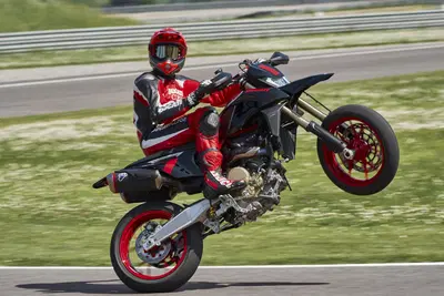 Pi&ugrave; nera, pi&ugrave; arrabbiata, pi&ugrave; Hyper: arriva la Ducati 698 Mono Nera