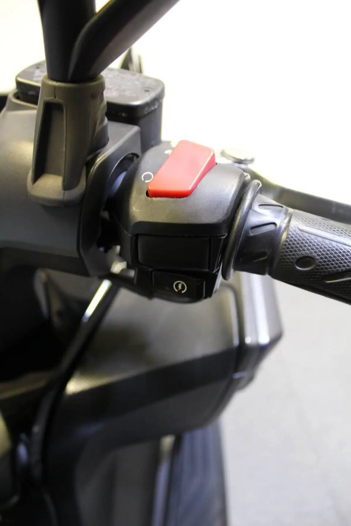 Kymco Downtown 350i ABS (2015 - 17) (11)