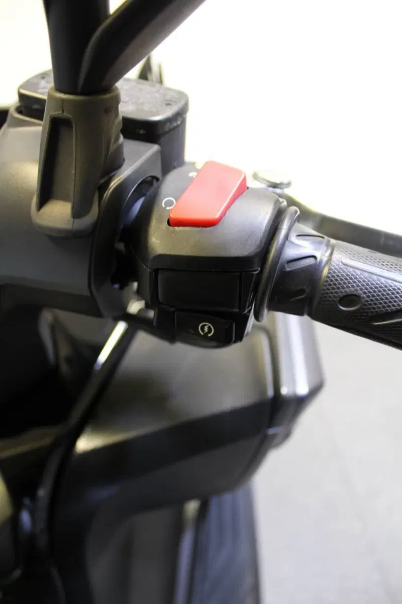 Kymco Downtown 350i ABS (2015 - 17) (11)