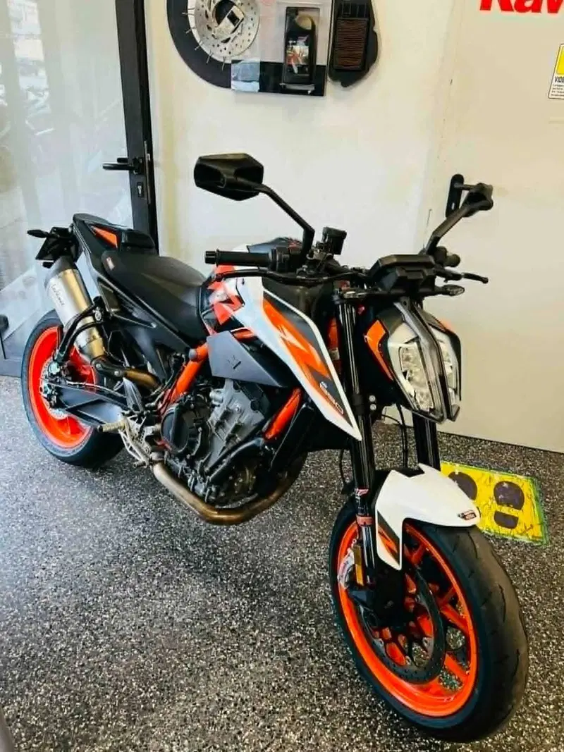 KTM 890 Duke R (2021)
