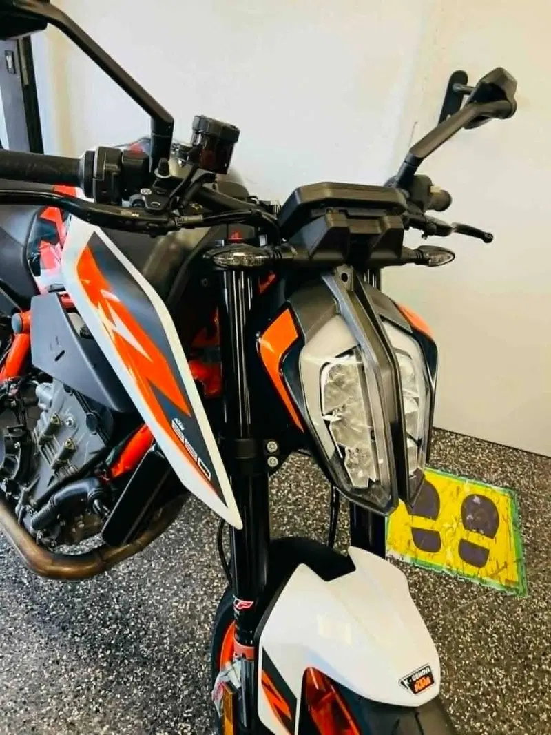 KTM 890 Duke R (2021) (2)