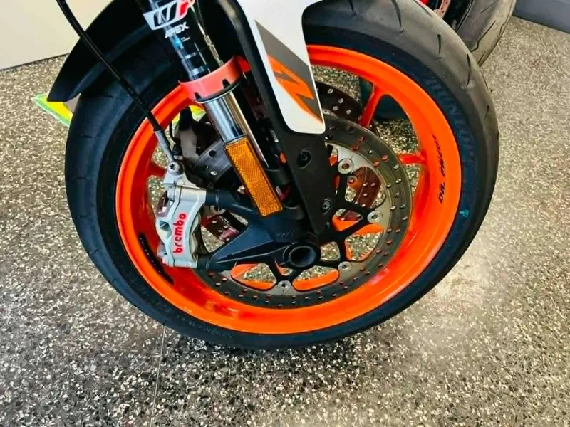 KTM 890 Duke R (2021) (3)