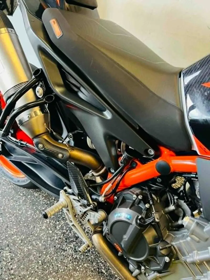 KTM 890 Duke R (2021) (5)