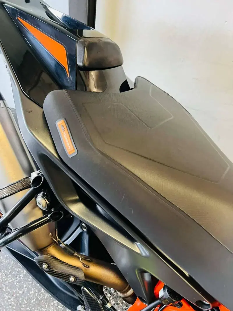 KTM 890 Duke R (2021) (6)