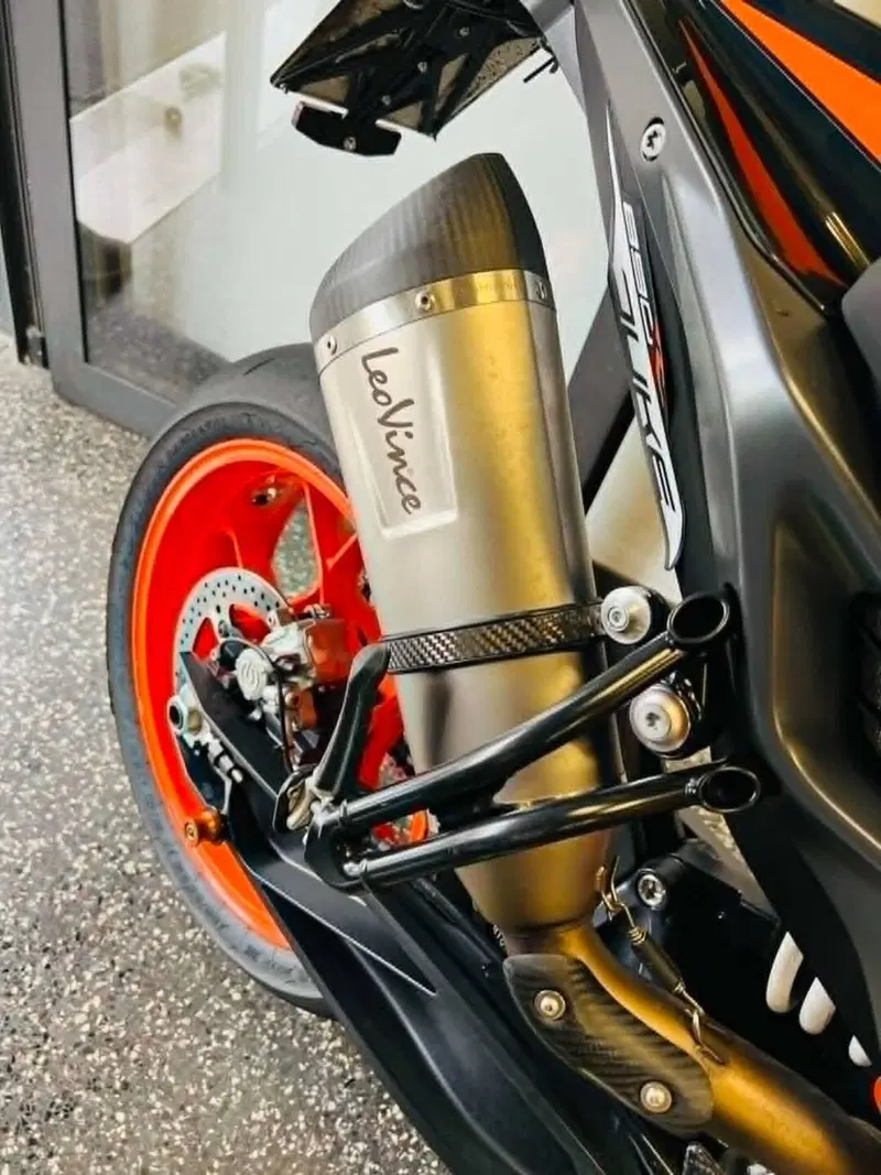 KTM 890 Duke R (2021) (7)