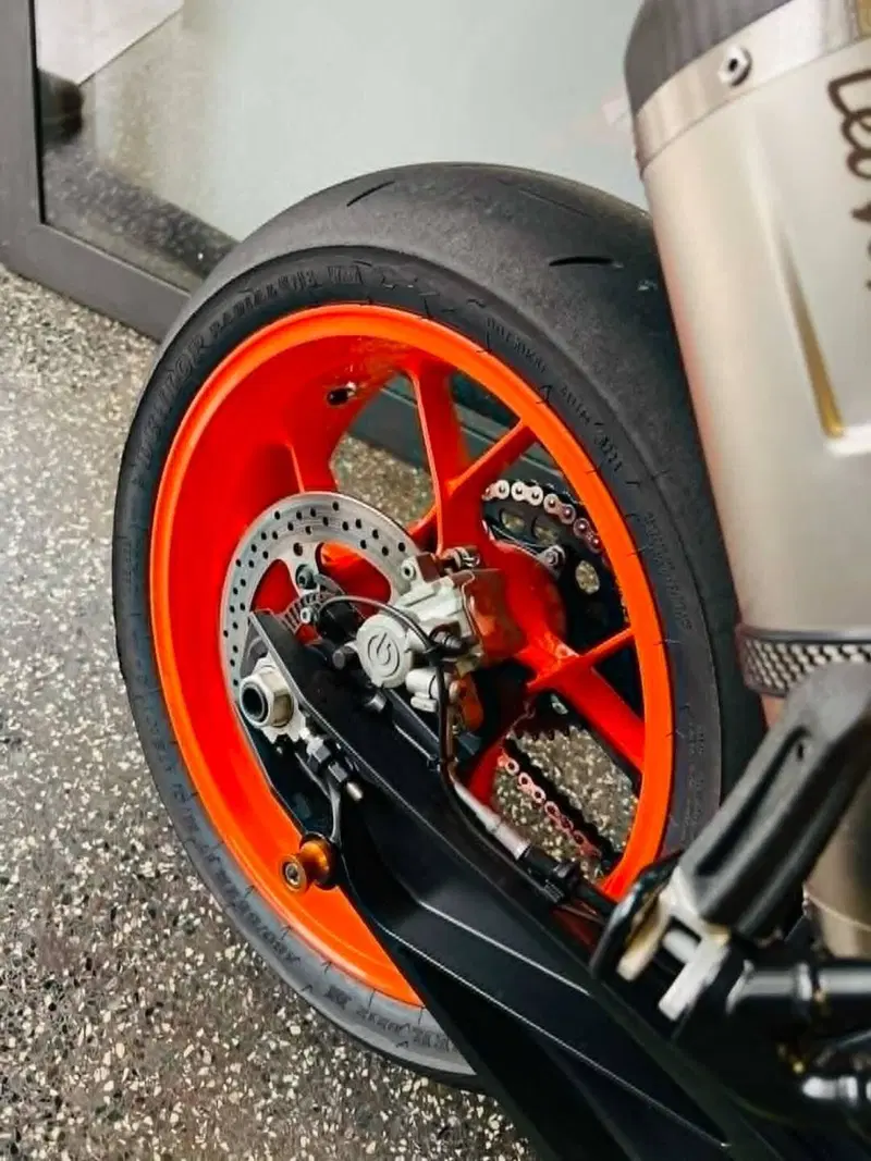 KTM 890 Duke R (2021) (9)