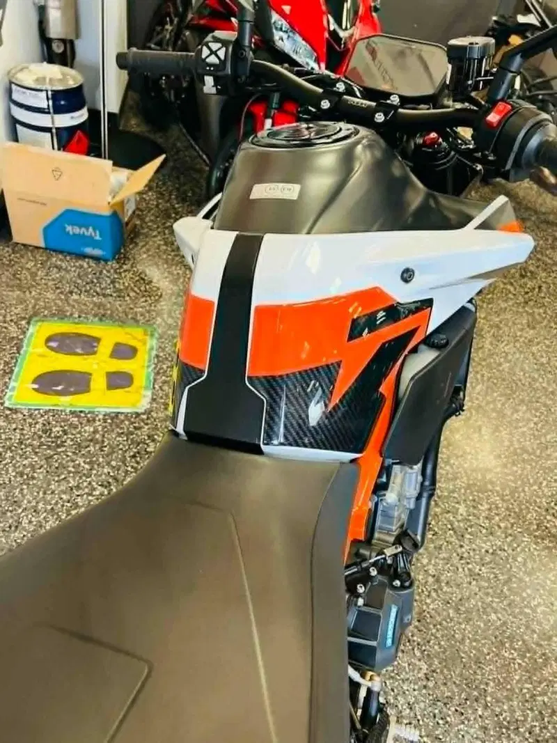 KTM 890 Duke R (2021) (12)