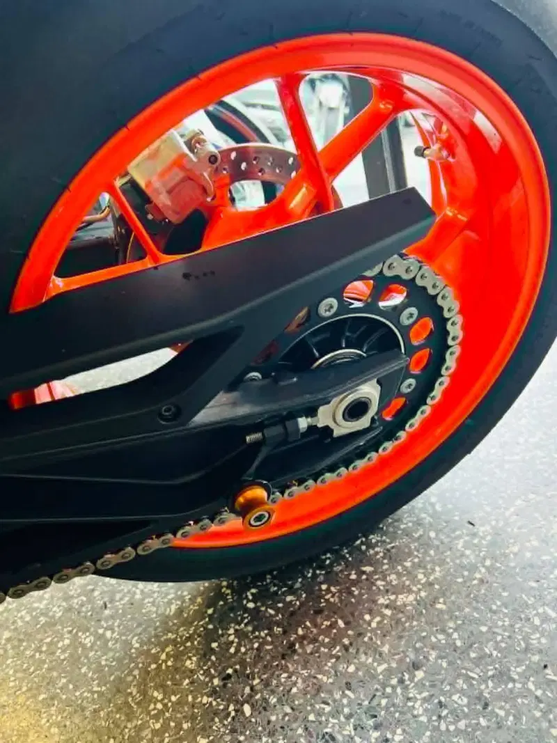 KTM 890 Duke R (2021) (13)