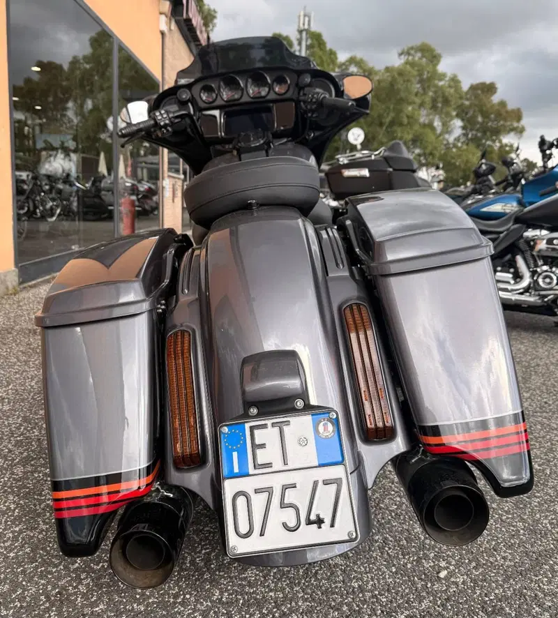 Harley-Davidson 117 Street Glide (2021) - FLHXSE (4)