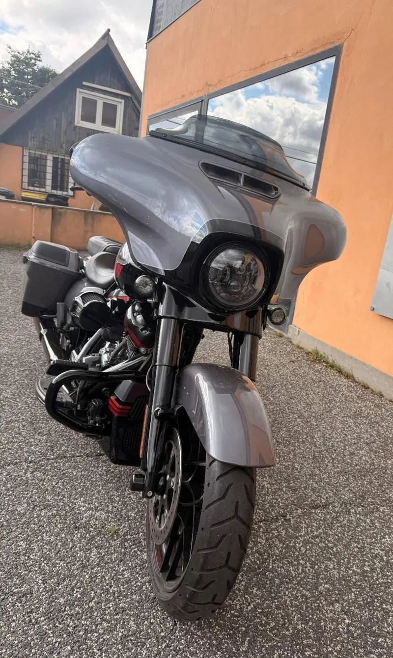 Harley-Davidson 117 Street Glide (2021) - FLHXSE (6)