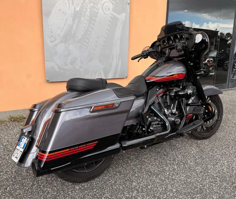 Harley-Davidson 117 Street Glide (2021) - FLHXSE (2)