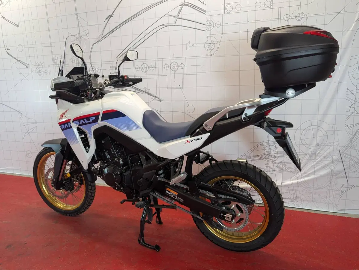 Honda Transalp XL750 (2023 - 24) (8)