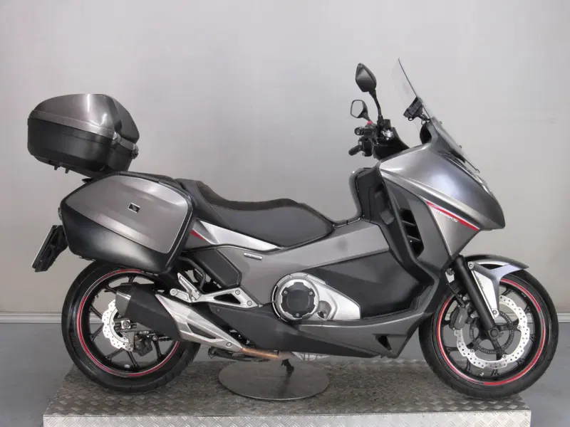 Honda Integra 750 DCT Sport (2017) (2)
