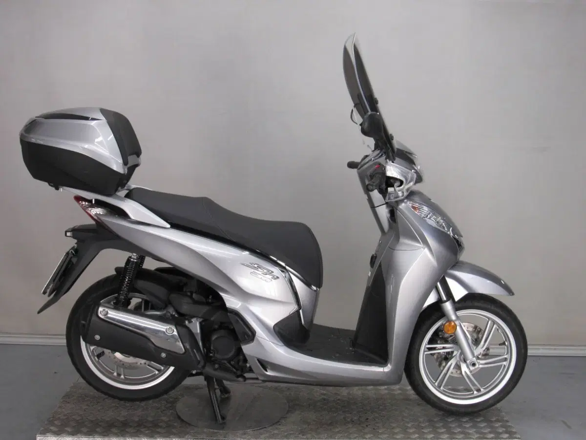 Honda SH 300 i ABS (2016 - 20) (2)