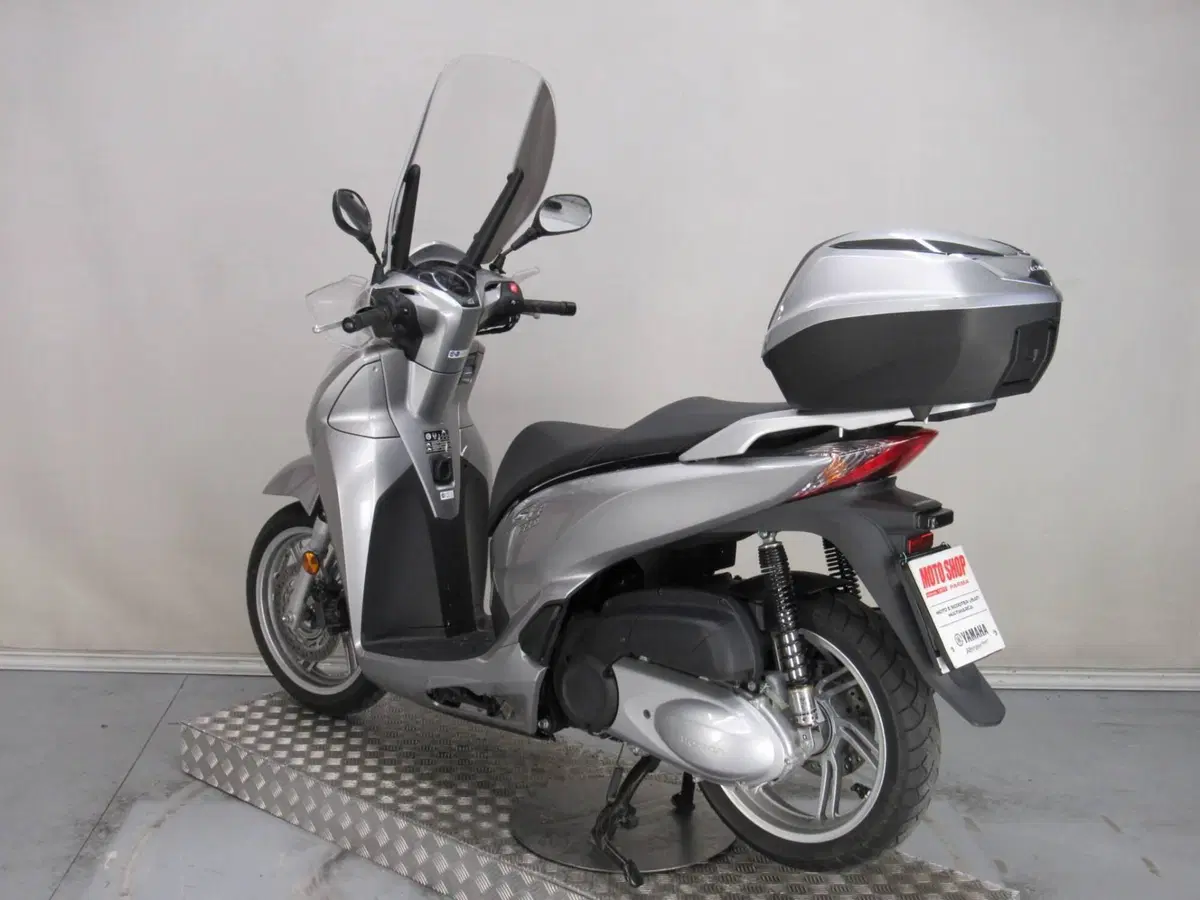 Honda SH 300 i ABS (2016 - 20) (6)