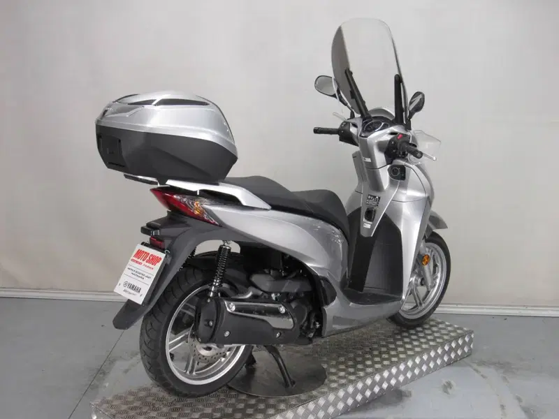 Honda SH 300 i ABS (2016 - 20) (7)