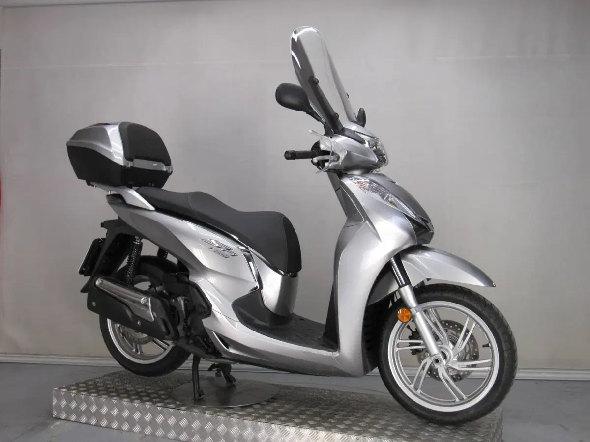 Honda SH 300 i ABS (2016 - 20) (9)