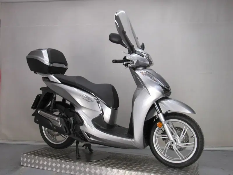 Honda SH 300 i ABS (2016 - 20) (9)