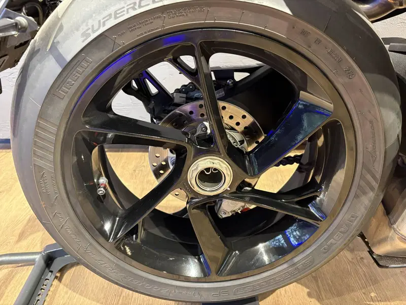 MV Agusta Brutale 1000 RS (2022 - 26) (10)