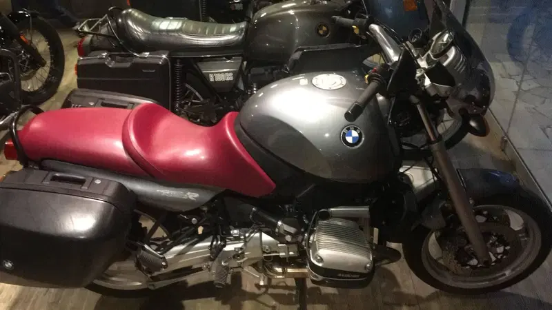 Bmw r1100r (15)