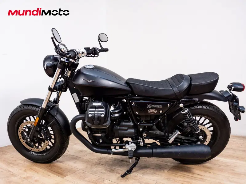 Moto Guzzi V9 Bobber (2021 - 25) (6)