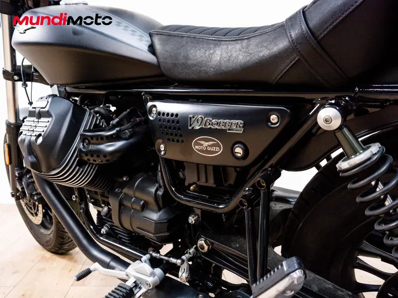 Moto Guzzi V9 Bobber (2021 - 25) (10)