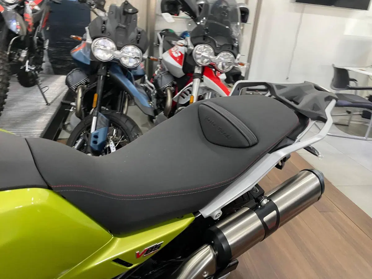 Moto Guzzi V85 Strada (2024 - 26) (5)