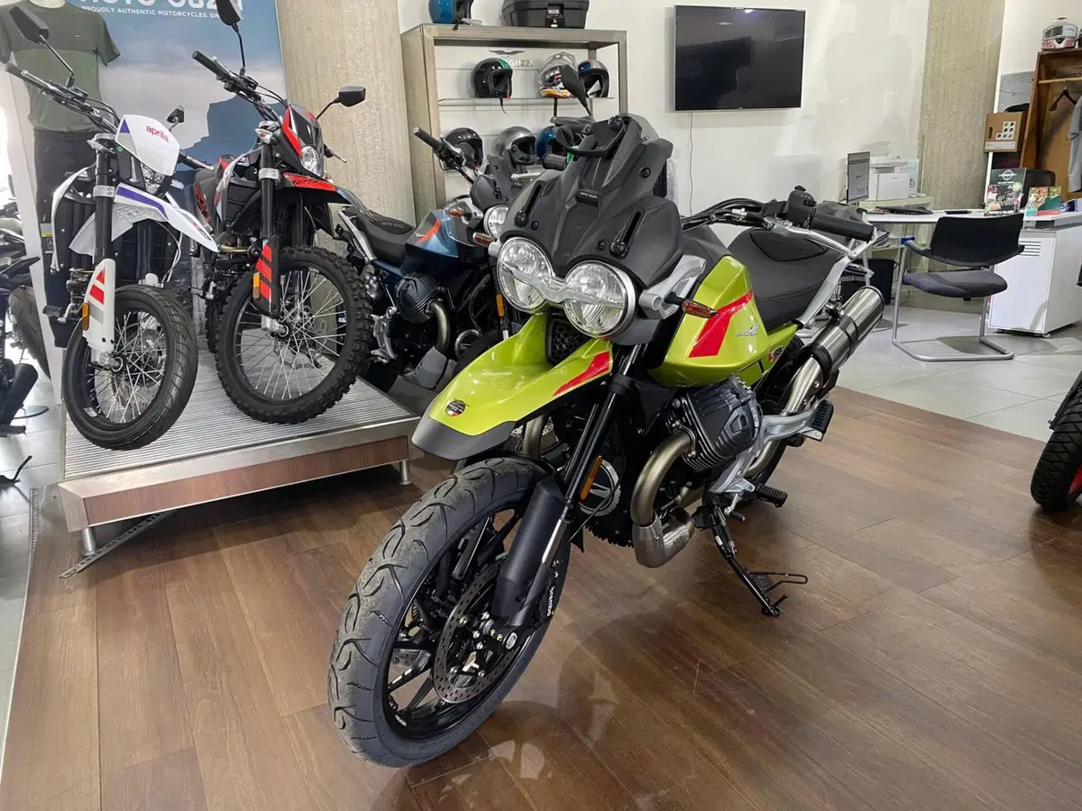 Moto Guzzi V85 Strada (2024 - 26) (3)