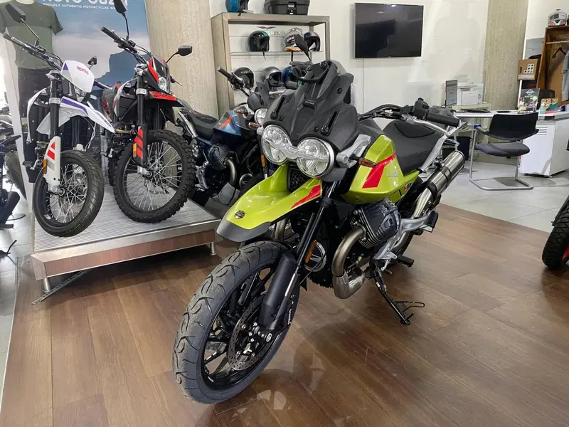 Moto Guzzi V85 Strada (2024 - 26) (3)