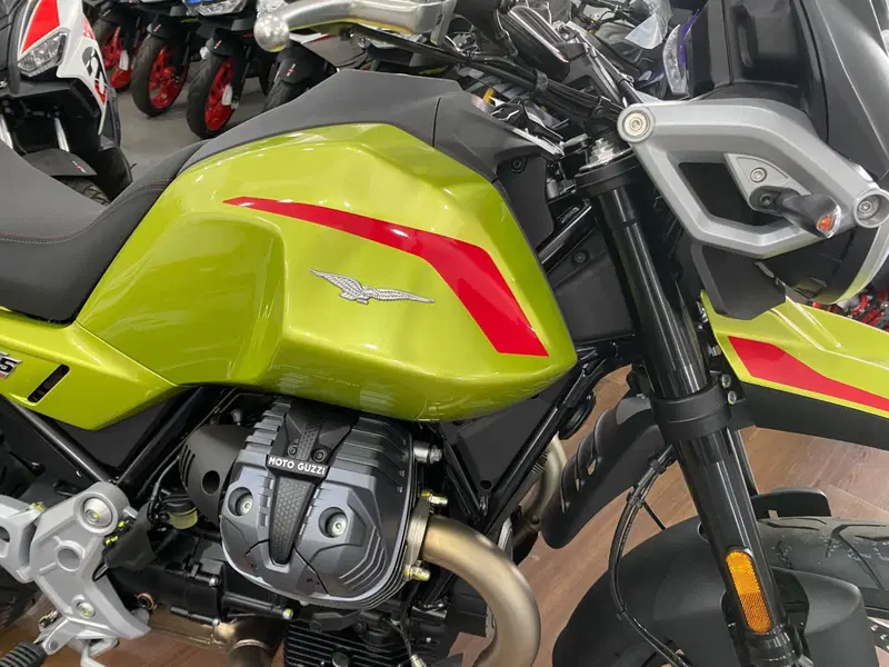 Moto Guzzi V85 Strada (2024 - 26) (7)