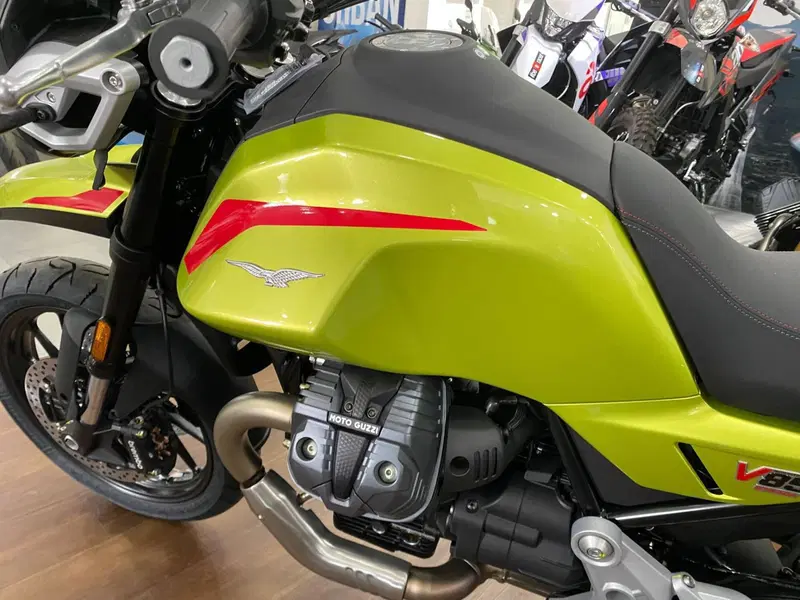 Moto Guzzi V85 Strada (2024 - 26) (9)