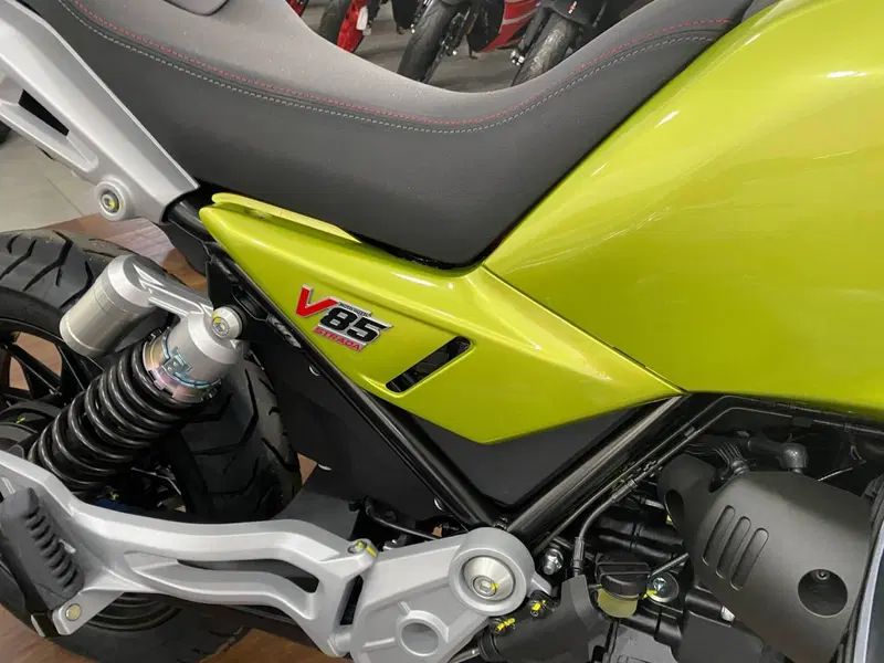 Moto Guzzi V85 Strada (2024 - 26) (10)