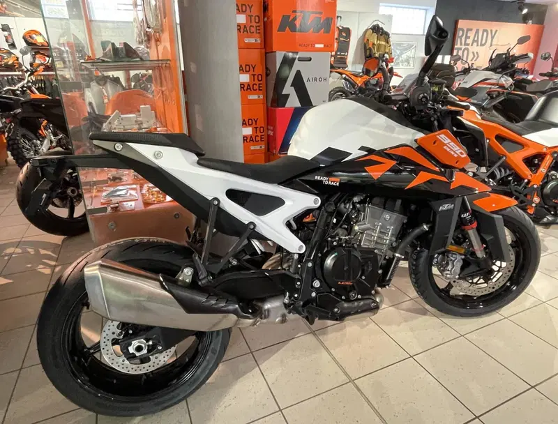 KTM 990 Duke (2024 - 26) (2)