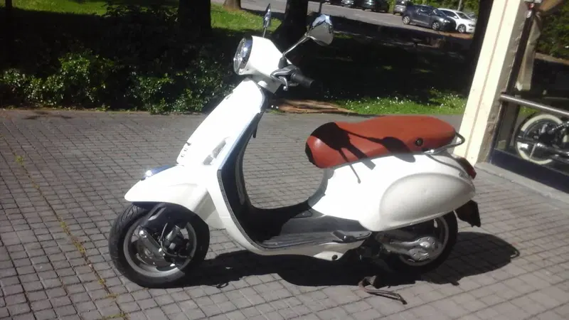 Vespa Primavera 50 4T (2014 - 17) (2)