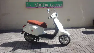 Vespa Primavera 50 4T (2014 - 17) usata