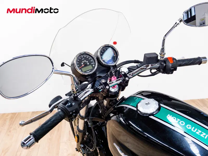 Moto Guzzi V7 III Special (2017 - 20) (11)