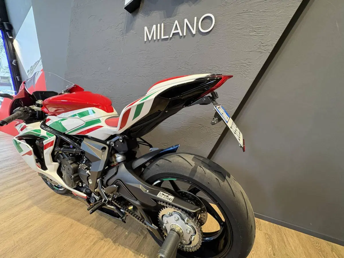 MV Agusta F3 800 RC (2022 - 25) (6)