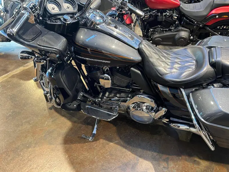 Harley-Davidson 1800 Road Glide Ultra (2014 - 16) - FLTRUSE (2)