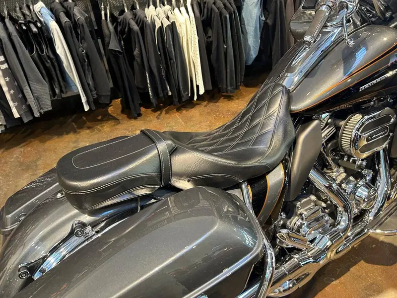 Harley-Davidson 1800 Road Glide Ultra (2014 - 16) - FLTRUSE (8)
