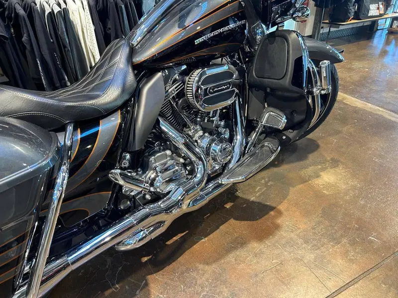 Harley-Davidson 1800 Road Glide Ultra (2014 - 16) - FLTRUSE (9)